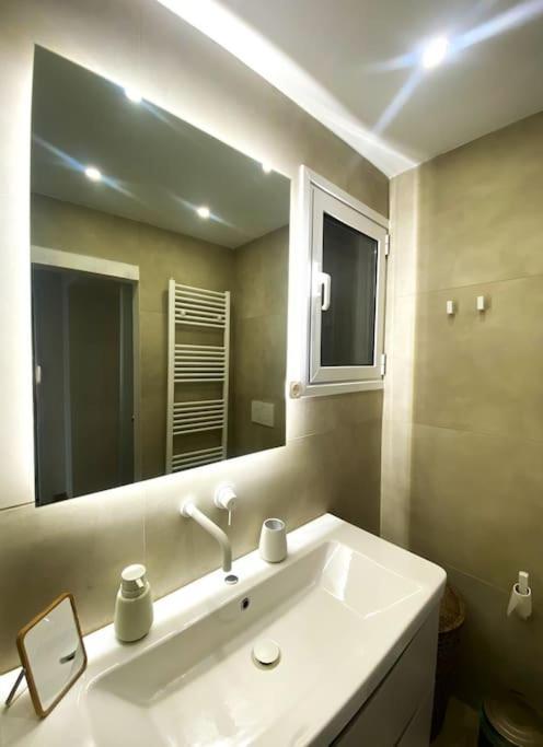 Mary's Haven Near Metro Station And Acropolis Apartment *